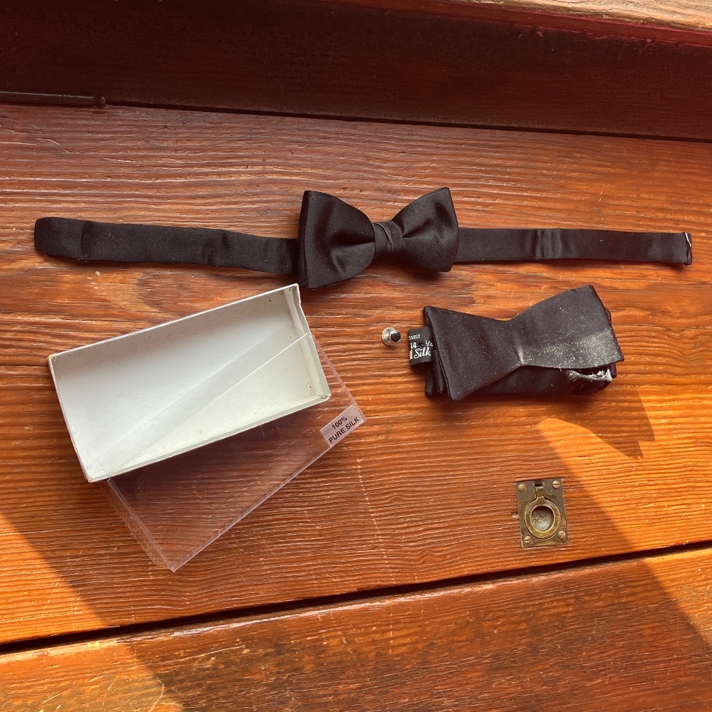 Pair of Vintage 100% Silk Satin BOW TIES Black Adjustable REGO & PATO USA - Picture 2 of 8